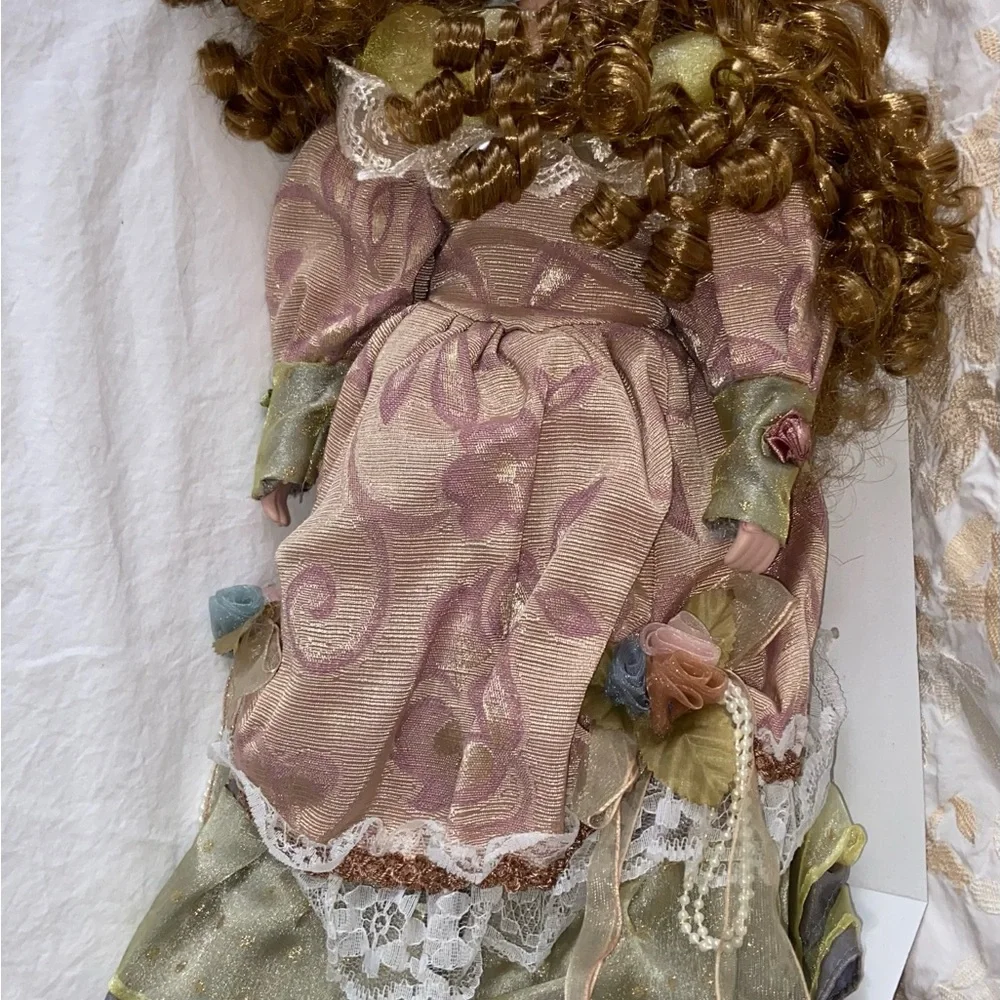NWOT Fancy Porcelain Doll“All Dressed To The Nines”Very Well Outfitted-CityGirl🎄